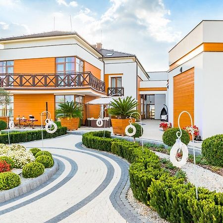 Hotel Kristoff Laszkow Екстер'єр фото