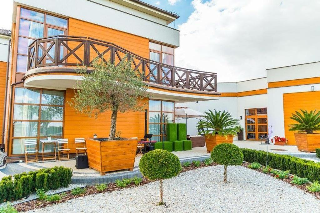 Hotel Kristoff Laszkow Екстер'єр фото